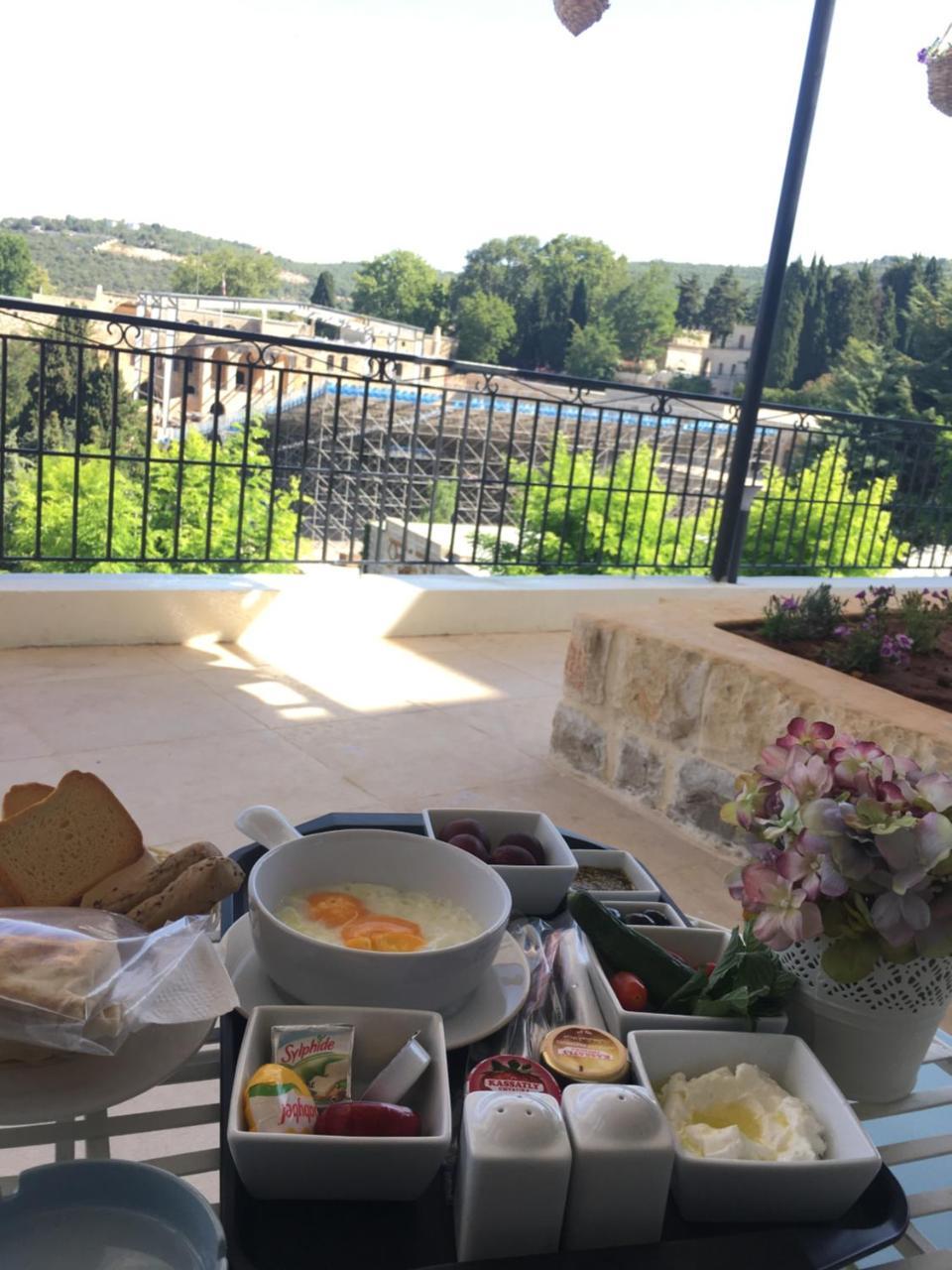 Beit Lebbos Boutique Hotel Beiteddine Esterno foto